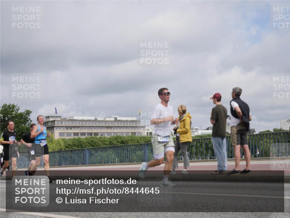 29.06.2025 - hella hamburg halbmarathon Luisa Fischer http://msf.ph/oto/8444645 29.06.2025 10:26:38 Kennedybrücke 14512, 2925, 2925, 3013, 5343, 8687, 8688 meine-sportfotos.de