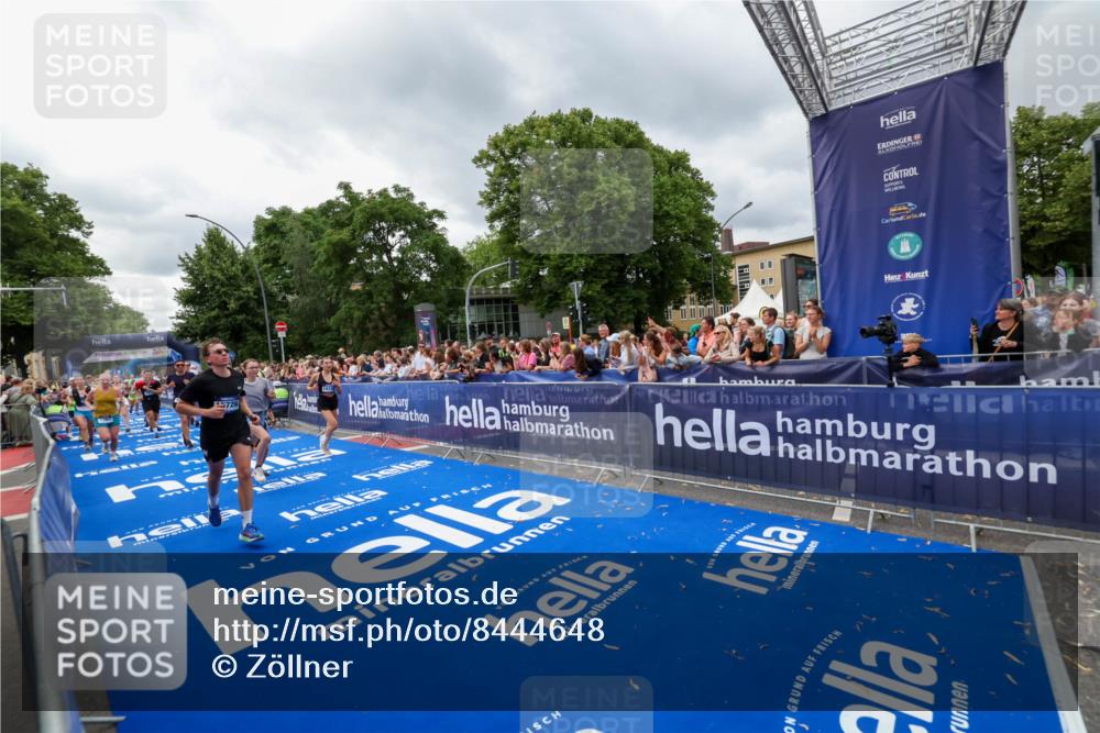29.06.2025 - hella hamburg halbmarathon Zöllner http://msf.ph/oto/8444648 29.06.2025 10:57:15 Ziel 1387, 1877, 2676, 4167, 4261, 4940, 9577, 9884, 10383, 11590, 11612, 13750, 14139, 15110, 15664, 15726, 17660, 17848, 17993, 18208, 19184 meine-sportfotos.de