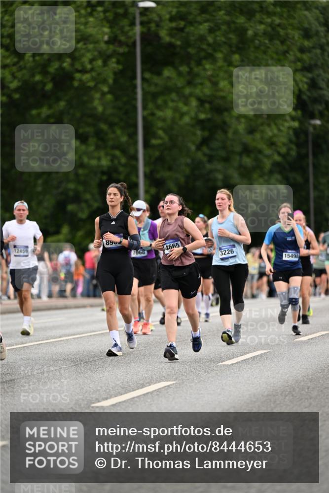 29.06.2025 - hella hamburg halbmarathon Dr. Thomas Lammeyer http://msf.ph/oto/8444653 29.06.2025 10:57:56 Kennedybrücke 1753, 1900, 2291, 2528, 2701, 3226, 4591, 5562, 5857, 6041, 6044, 6913, 7068, 7611, 7876, 7890, 8212, 8414, 8515, 8906, 9103, 9545, 9685, 10175 meine-sportfotos.de