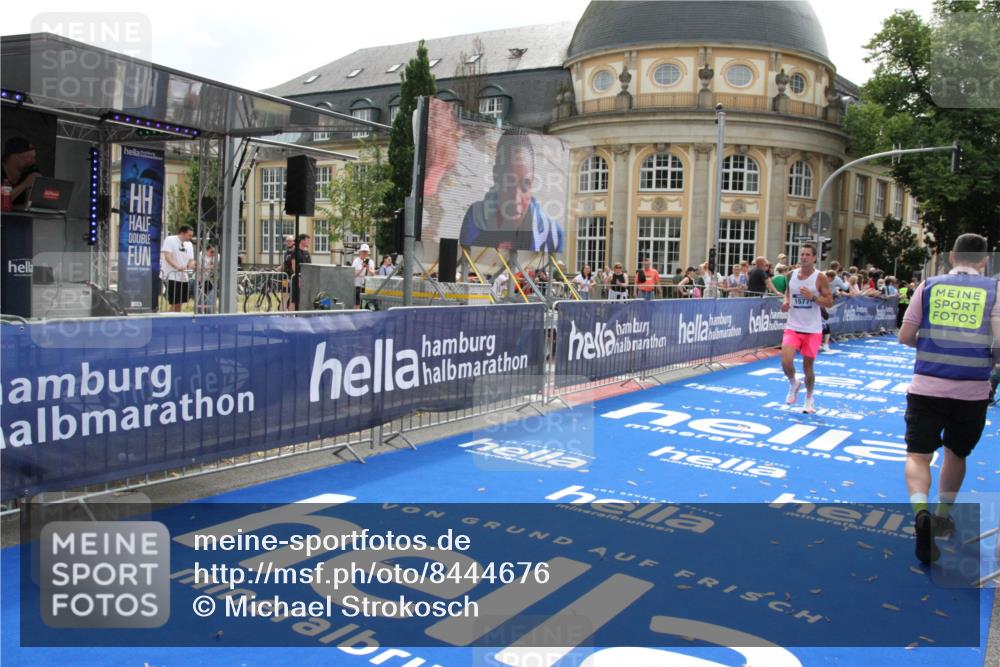 29.06.2025 - hella hamburg halbmarathon Michael Strokosch http://msf.ph/oto/8444676 29.06.2025 10:26:40 Ziel 1577, 9565, 19076 meine-sportfotos.de