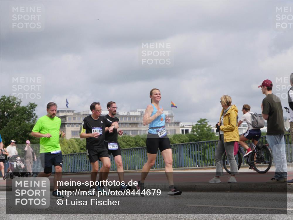 29.06.2025 - hella hamburg halbmarathon Luisa Fischer http://msf.ph/oto/8444679 29.06.2025 10:26:39 Kennedybrücke 14512, 5343, 2925, 1382, 2925, 3013, 5343, 8687, 8688 meine-sportfotos.de
