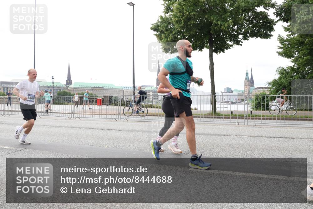 29.06.2025 - hella hamburg halbmarathon Lena Gebhardt http://msf.ph/oto/8444688 29.06.2025 10:29:52 Lombardsbrücke 15266, 1063, 1097, 1547, 1661, 1694, 2302, 2699, 3311, 3524, 3573, 3613, 4349, 4395, 4580, 5063, 5322, 5350, 6285, 6598, 6626, 6725, 7517, 7832, 8388, 8792, 8941, 9095, 9937, 10162, 10322, 10996, 11249, 11269, 11376, 11444, 11634, 12086, 12216, 12227, 12305, 12537, 13031, 13382, 13810, 14304, 15266, 16182, 16306, 16659, 16662, 16735, 16769, 17496, 17529, 17945, 18298, 18299, 18385, 18503 meine-sportfotos.de
