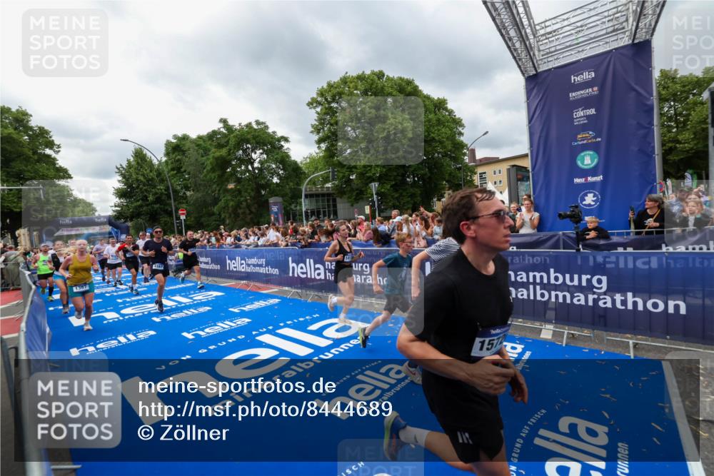 29.06.2025 - hella hamburg halbmarathon Zöllner http://msf.ph/oto/8444689 29.06.2025 10:57:17 Ziel 1387, 1877, 2417, 2676, 4167, 4940, 8585, 9577, 9884, 9934, 10383, 11590, 11612, 13750, 14139, 15110, 15229, 15664, 15726, 17660, 17779, 17848, 17993, 19184 meine-sportfotos.de
