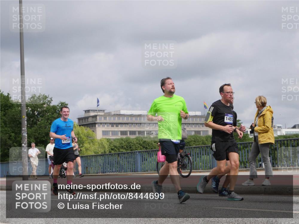 29.06.2025 - hella hamburg halbmarathon Luisa Fischer http://msf.ph/oto/8444699 29.06.2025 10:26:40 Kennedybrücke 17207, 14512, 1382, 2925, 3013, 5343, 8687 meine-sportfotos.de
