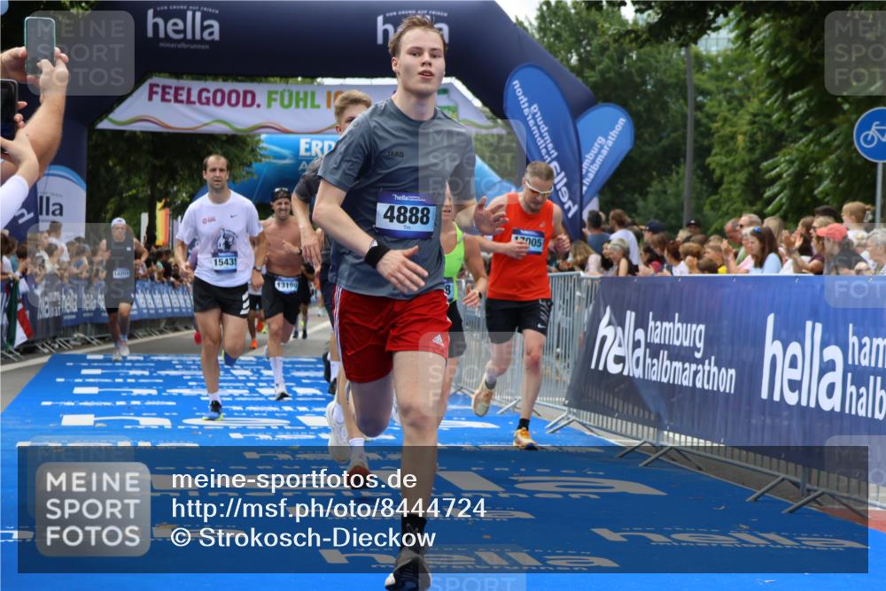 29.06.2025 - hella hamburg halbmarathon Strokosch-Dieckow http://msf.ph/oto/8444724 29.06.2025 10:39:41 Ziel 1358, 1975, 4398, 4888, 11284, 11806, 13190, 14077, 14204, 15094, 15435, 15744, 16580, 16761, 17005, 17215, 17360, 17425, 17792, 18013, 18154, 18803 meine-sportfotos.de