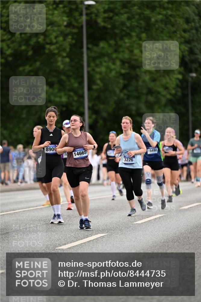 29.06.2025 - hella hamburg halbmarathon Dr. Thomas Lammeyer http://msf.ph/oto/8444735 29.06.2025 10:57:57 Kennedybrücke 1753, 1789, 1900, 2291, 2528, 2701, 3226, 4591, 5562, 5857, 6041, 6044, 6913, 7068, 7611, 7876, 7890, 8212, 8414, 8515, 8906, 9103, 9545, 9685, 10175 meine-sportfotos.de