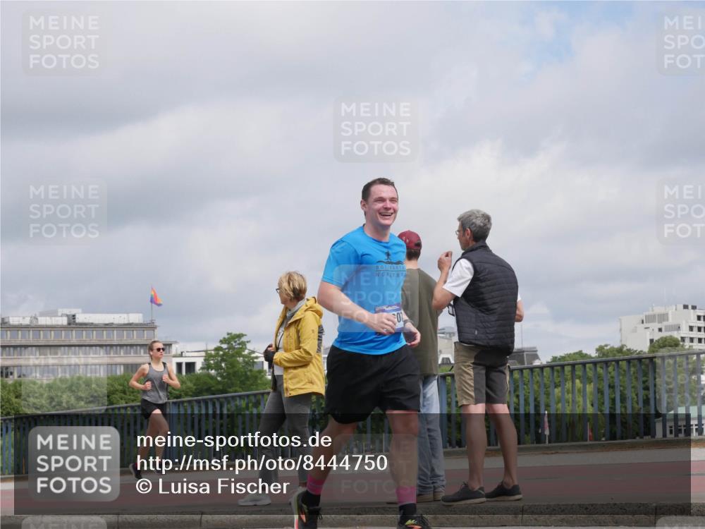29.06.2025 - hella hamburg halbmarathon Luisa Fischer http://msf.ph/oto/8444750 29.06.2025 10:26:43 Kennedybrücke 10, 1382, 2925, 5343, 9877 meine-sportfotos.de