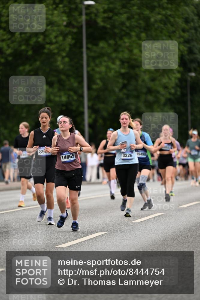29.06.2025 - hella hamburg halbmarathon Dr. Thomas Lammeyer http://msf.ph/oto/8444754 29.06.2025 10:57:57 Kennedybrücke 1753, 1789, 1900, 2291, 2528, 2701, 3226, 4591, 5562, 5857, 6041, 6044, 6913, 7068, 7611, 7876, 7890, 8212, 8414, 8515, 8906, 9103, 9545, 9685, 10175 meine-sportfotos.de