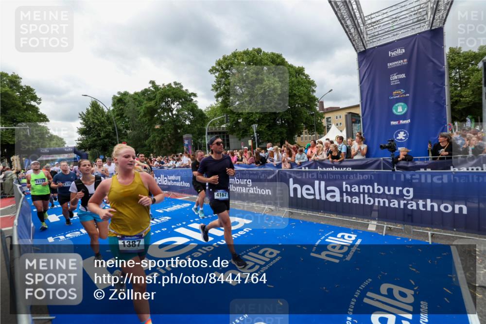 29.06.2025 - hella hamburg halbmarathon Zöllner http://msf.ph/oto/8444764 29.06.2025 10:57:18 Ziel 1387, 1877, 2417, 2676, 4167, 4940, 8585, 9577, 9884, 9934, 10383, 11590, 11612, 12014, 13750, 14139, 15110, 15229, 15664, 16625, 17660, 17779, 17848, 17993, 19184 meine-sportfotos.de