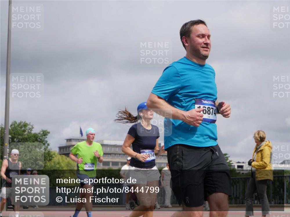 29.06.2025 - hella hamburg halbmarathon Luisa Fischer http://msf.ph/oto/8444799 29.06.2025 10:26:48 Kennedybrücke 13604, 14334, 974, 6874, 1003, 1048, 1382, 2125, 3457, 7820, 8181, 8716, 9877 meine-sportfotos.de