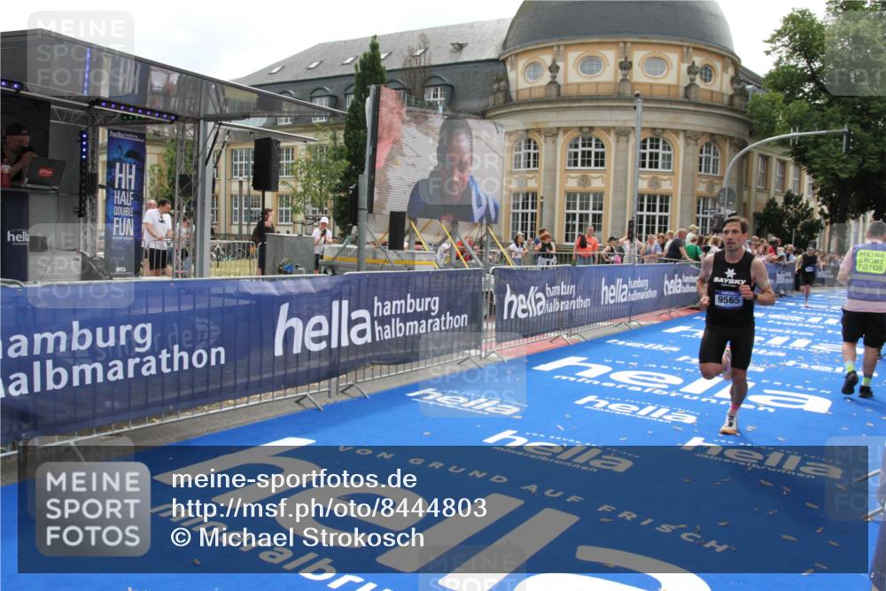 29.06.2025 - hella hamburg halbmarathon Michael Strokosch http://msf.ph/oto/8444803 29.06.2025 10:26:43 Ziel 1577, 9565, 10848, 19076 meine-sportfotos.de