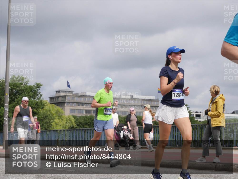 29.06.2025 - hella hamburg halbmarathon Luisa Fischer http://msf.ph/oto/8444804 29.06.2025 10:26:48 Kennedybrücke 14334, 13604, 12874, 1003, 1048, 1382, 2125, 3457, 7820, 8181, 8716, 9877 meine-sportfotos.de