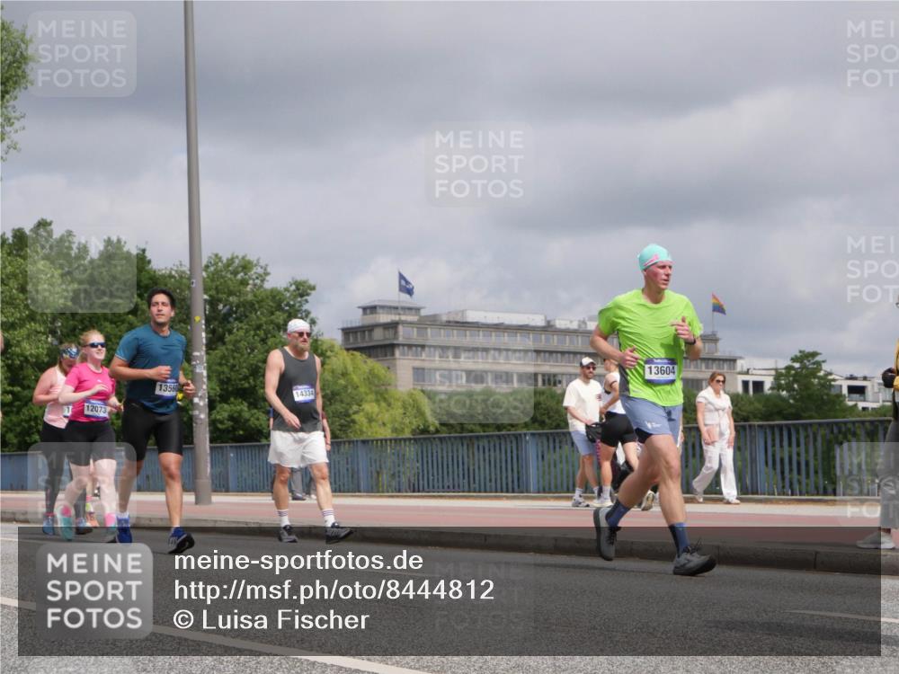 29.06.2025 - hella hamburg halbmarathon Luisa Fischer http://msf.ph/oto/8444812 29.06.2025 10:26:49 Kennedybrücke 1, 12073, 13560, 14334, 13604, 1003, 1048, 1382, 2125, 3457, 7820, 8181, 8716, 9877 meine-sportfotos.de