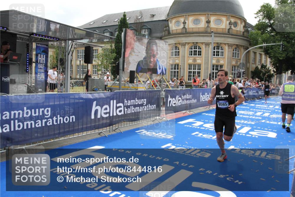 29.06.2025 - hella hamburg halbmarathon Michael Strokosch http://msf.ph/oto/8444816 29.06.2025 10:26:43 Ziel 1577, 9565, 10848, 19076 meine-sportfotos.de