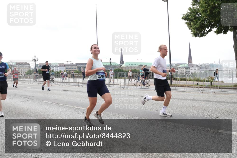 29.06.2025 - hella hamburg halbmarathon Lena Gebhardt http://msf.ph/oto/8444823 29.06.2025 10:29:53 Lombardsbrücke 88, 17945, 2699, 1063, 1097, 1547, 1661, 1694, 2302, 2699, 3311, 3524, 3573, 3613, 4349, 4395, 4580, 5063, 5322, 5350, 6285, 6598, 6626, 6725, 7517, 7832, 8388, 8792, 8941, 9095, 9937, 10162, 10322, 10996, 11249, 11269, 11376, 11444, 11634, 12086, 12216, 12227, 12305, 12537, 13031, 13382, 13810, 14304, 15266, 16182, 16306, 16659, 16662, 16735, 16769, 17496, 17529, 17945, 18298, 18299, 18385, 18503 meine-sportfotos.de