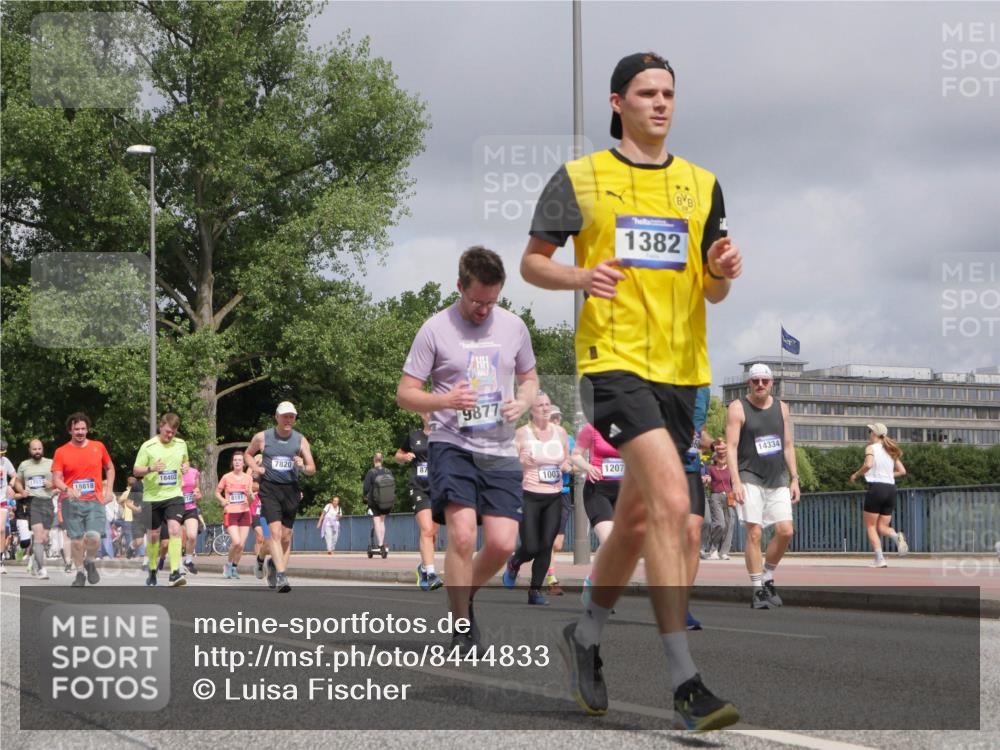 29.06.2025 - hella hamburg halbmarathon Luisa Fischer http://msf.ph/oto/8444833 29.06.2025 10:26:50 Kennedybrücke 18818, 18402, 8181, 7820, 9877, 1003, 1382, 14334, 1207, 1003, 1048, 1382, 2125, 3457, 7029, 7820, 8181, 8716, 9877 meine-sportfotos.de