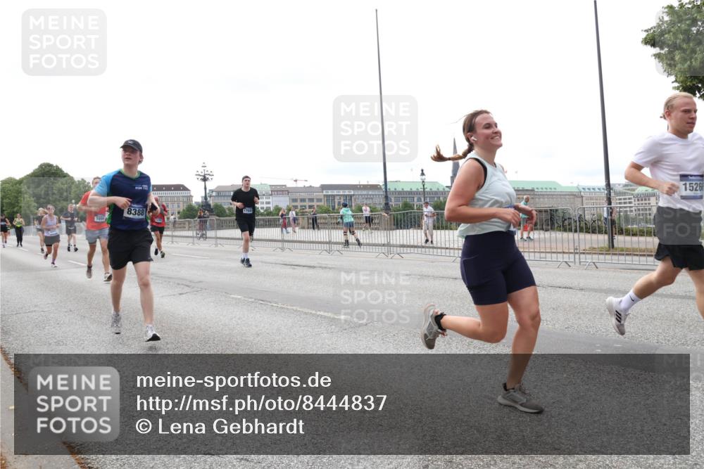 29.06.2025 - hella hamburg halbmarathon Lena Gebhardt http://msf.ph/oto/8444837 29.06.2025 10:29:53 Lombardsbrücke 1694, 8388, 17945, 1526, 1063, 1097, 1547, 1661, 1694, 2302, 2699, 3311, 3524, 3573, 3613, 4349, 4395, 4580, 5063, 5322, 5350, 6285, 6598, 6626, 6725, 7517, 7832, 8388, 8792, 8941, 9095, 9937, 10162, 10322, 10996, 11249, 11269, 11376, 11444, 11634, 12086, 12216, 12227, 12305, 12537, 13031, 13382, 13810, 14304, 15266, 16182, 16306, 16659, 16662, 16735, 16769, 17496, 17529, 17945, 18298, 18299, 18385, 18503 meine-sportfotos.de