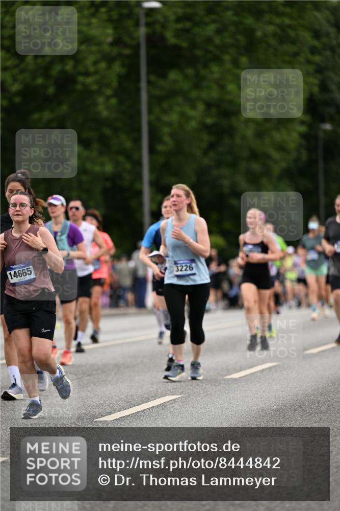 29.06.2025 - hella hamburg halbmarathon Dr. Thomas Lammeyer http://msf.ph/oto/8444842 29.06.2025 10:57:58 Kennedybrücke 1753, 1789, 1900, 2146, 2528, 2701, 3226, 4591, 4626, 5562, 5857, 6041, 6044, 6273, 6913, 7068, 7611, 7876, 7890, 8212, 8414, 8515, 8906, 9103, 9545, 9685, 10175 meine-sportfotos.de