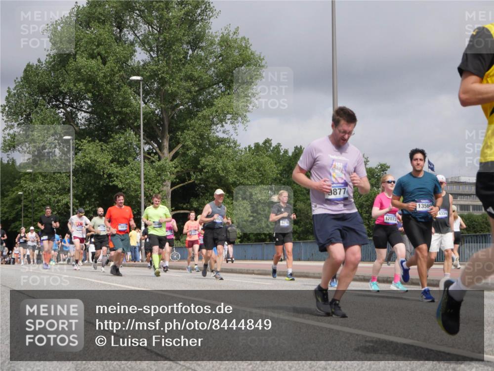 29.06.2025 - hella hamburg halbmarathon Luisa Fischer http://msf.ph/oto/8444849 29.06.2025 10:26:50 Kennedybrücke 7820, 18402, 17013, 18818, 8716, 9877, 12073, 13560, 4334, 1003, 1048, 1382, 2125, 3457, 7029, 7820, 8181, 8716, 9877 meine-sportfotos.de