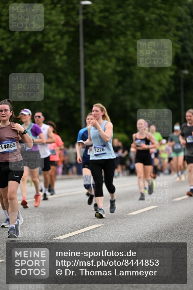 29.06.2025 - hella hamburg halbmarathon Dr. Thomas Lammeyer http://msf.ph/oto/8444853 29.06.2025 10:57:59 Kennedybrücke 1753, 1789, 1900, 1984, 2146, 2528, 2701, 3226, 4591, 4626, 5562, 5857, 6041, 6044, 6273, 6913, 7068, 7611, 7876, 7890, 8212, 8414, 8515, 8906, 9103, 9545, 9685, 10175 meine-sportfotos.de
