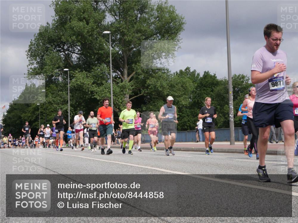 29.06.2025 - hella hamburg halbmarathon Luisa Fischer http://msf.ph/oto/8444858 29.06.2025 10:26:51 Kennedybrücke 818, 218, 816, 7920, 8716, 9877, 12, 1003, 1048, 1382, 2125, 3457, 7021, 7029, 7820, 8181, 8716, 9877 meine-sportfotos.de