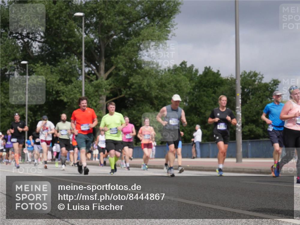 29.06.2025 - hella hamburg halbmarathon Luisa Fischer http://msf.ph/oto/8444867 29.06.2025 10:26:51 Kennedybrücke 7820, 8716, 1003, 1048, 1382, 2125, 3457, 7021, 7029, 7820, 8181, 8716, 9877 meine-sportfotos.de
