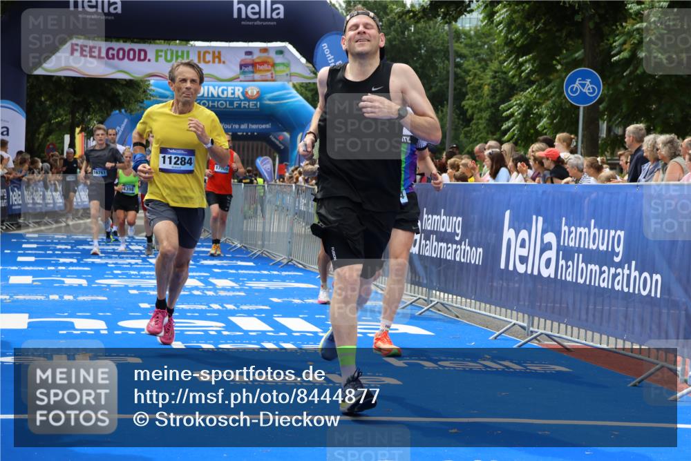 29.06.2025 - hella hamburg halbmarathon Strokosch-Dieckow http://msf.ph/oto/8444877 29.06.2025 10:39:38 Ziel 1358, 4398, 4888, 7152, 7154, 9116, 9265, 11284, 11806, 13190, 14077, 14204, 15094, 15336, 15435, 15744, 15828, 16580, 16761, 17005, 17215, 17360, 17425, 17792, 18013, 18154, 18285, 18803 meine-sportfotos.de
