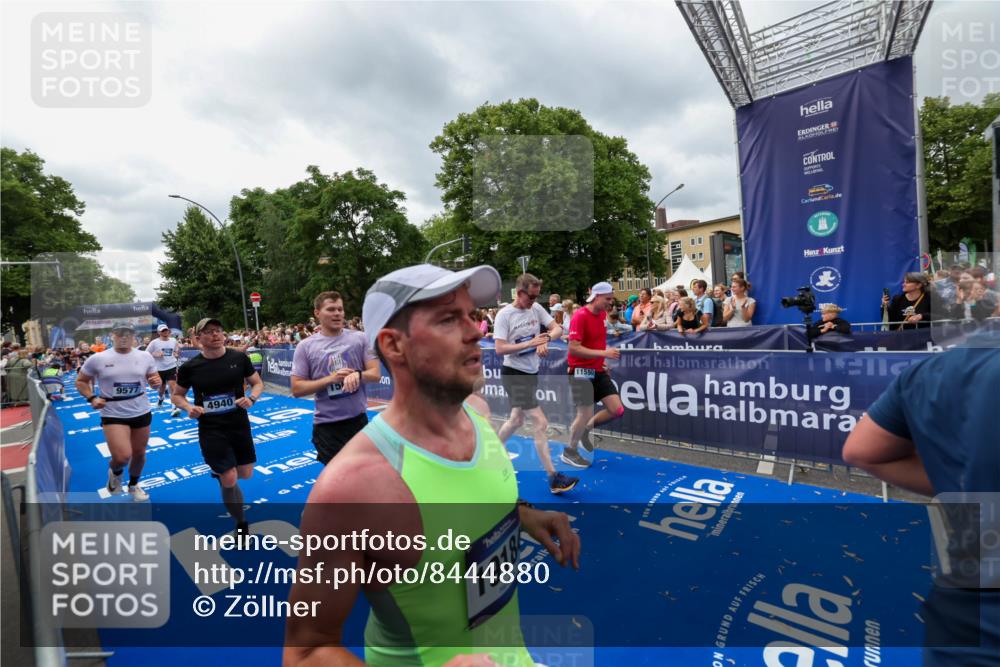 29.06.2025 - hella hamburg halbmarathon Zöllner http://msf.ph/oto/8444880 29.06.2025 10:57:21 Ziel 1877, 2417, 2676, 4940, 5926, 6272, 8585, 9450, 9577, 9934, 10383, 11590, 12014, 12590, 13664, 13750, 15110, 15229, 15664, 16625, 17660, 17779, 17848, 17993, 19184 meine-sportfotos.de