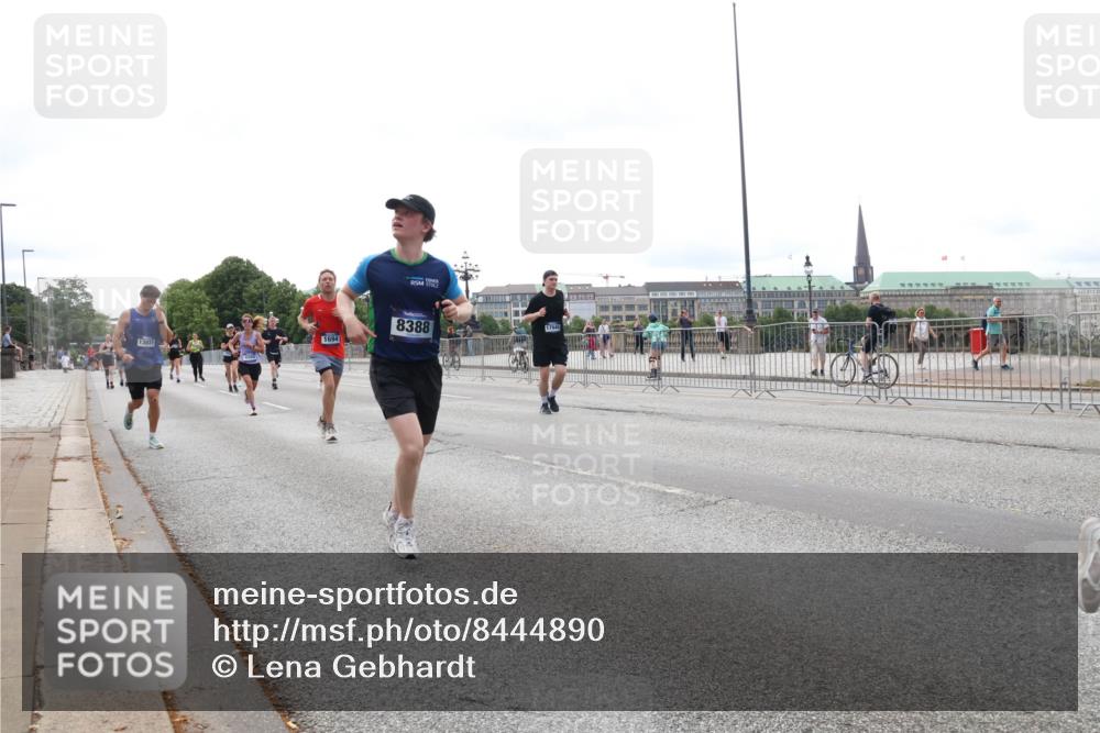 29.06.2025 - hella hamburg halbmarathon Lena Gebhardt http://msf.ph/oto/8444890 29.06.2025 10:29:53 Lombardsbrücke 13031, 1694, 8388, 17945, 1063, 1097, 1547, 1661, 1694, 2302, 2699, 3311, 3524, 3573, 3613, 4349, 4395, 4580, 5063, 5322, 5350, 6285, 6598, 6626, 6725, 7517, 7832, 8388, 8792, 8941, 9095, 9937, 10162, 10322, 10996, 11249, 11269, 11376, 11444, 11634, 12086, 12216, 12227, 12305, 12537, 13031, 13382, 13810, 14304, 15266, 16182, 16306, 16659, 16662, 16735, 16769, 17496, 17529, 17945, 18298, 18299, 18385, 18503 meine-sportfotos.de