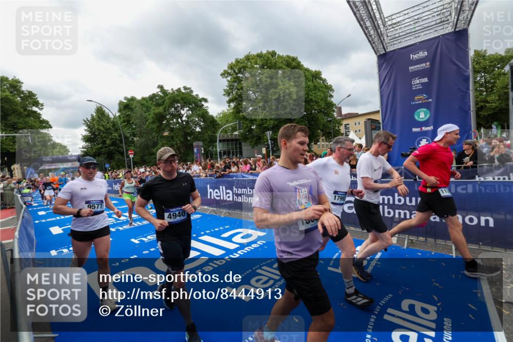 29.06.2025 - hella hamburg halbmarathon Zöllner http://msf.ph/oto/8444913 29.06.2025 10:57:21 Ziel 1877, 2417, 2676, 4940, 5926, 6272, 8585, 9450, 9577, 9934, 10383, 11590, 12014, 12590, 13664, 13750, 15110, 15229, 15664, 16625, 17660, 17779, 17848, 17993, 19184 meine-sportfotos.de