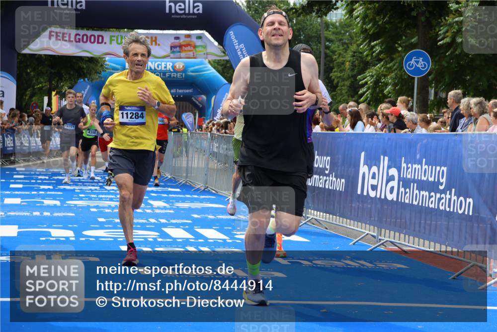29.06.2025 - hella hamburg halbmarathon Strokosch-Dieckow http://msf.ph/oto/8444914 29.06.2025 10:39:39 Ziel 1358, 4398, 4888, 7152, 7154, 9265, 11284, 11806, 13190, 14077, 14204, 15094, 15336, 15435, 15744, 15828, 16580, 16761, 17005, 17215, 17360, 17425, 17792, 18013, 18154, 18285, 18803 meine-sportfotos.de