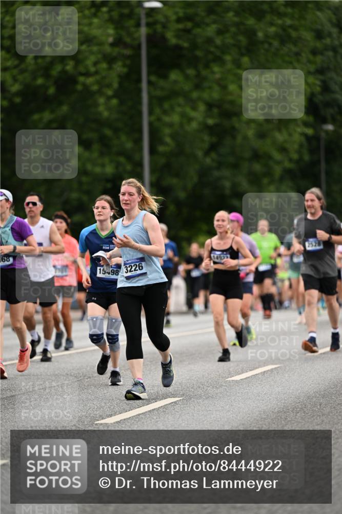 29.06.2025 - hella hamburg halbmarathon Dr. Thomas Lammeyer http://msf.ph/oto/8444922 29.06.2025 10:57:59 Kennedybrücke 1753, 1789, 1900, 1984, 2146, 2528, 2701, 3226, 4591, 4626, 5562, 5857, 6041, 6044, 6273, 6913, 7068, 7611, 7876, 7890, 8212, 8414, 8515, 8906, 9103, 9545, 9685, 10175 meine-sportfotos.de