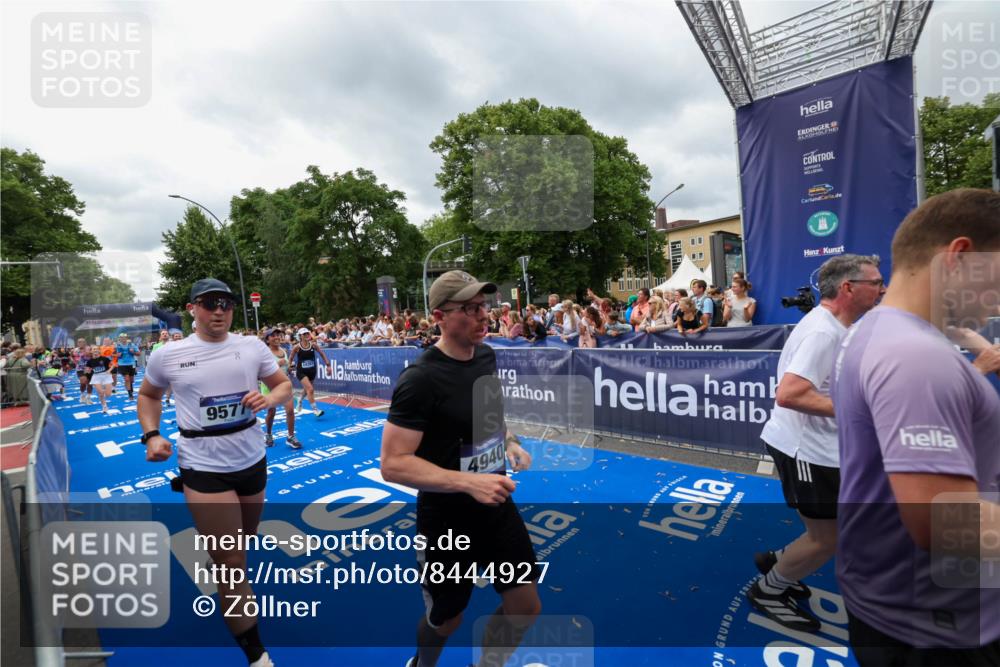 29.06.2025 - hella hamburg halbmarathon Zöllner http://msf.ph/oto/8444927 29.06.2025 10:57:21 Ziel 1877, 2417, 2676, 4940, 5926, 6272, 8585, 9450, 9577, 9934, 10383, 11590, 12014, 12590, 13664, 13750, 15110, 15229, 15664, 16625, 17660, 17779, 17848, 17993, 19184 meine-sportfotos.de