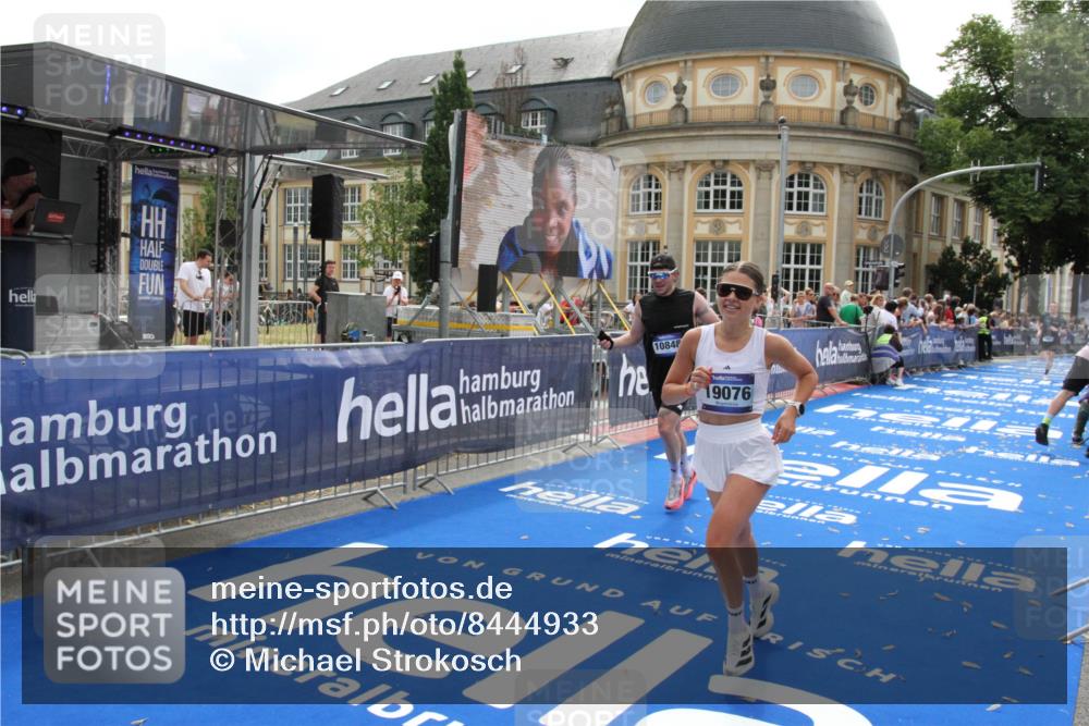 29.06.2025 - hella hamburg halbmarathon Michael Strokosch http://msf.ph/oto/8444933 29.06.2025 10:26:47 Ziel 1065, 10848, 19076 meine-sportfotos.de