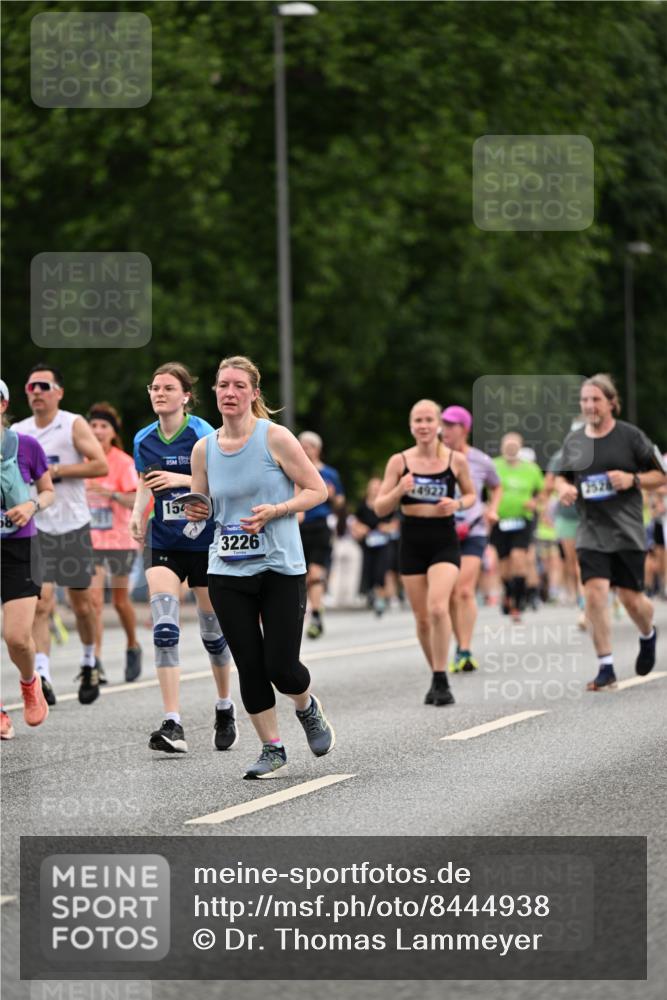 29.06.2025 - hella hamburg halbmarathon Dr. Thomas Lammeyer http://msf.ph/oto/8444938 29.06.2025 10:57:59 Kennedybrücke 1753, 1789, 1900, 1984, 2146, 2528, 2701, 3226, 4591, 4626, 5562, 5857, 6041, 6044, 6273, 6913, 7068, 7611, 7876, 7890, 8212, 8414, 8515, 8906, 9103, 9545, 9685, 10175 meine-sportfotos.de