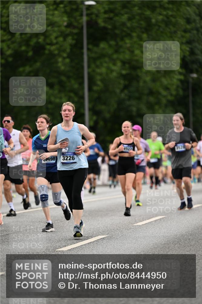 29.06.2025 - hella hamburg halbmarathon Dr. Thomas Lammeyer http://msf.ph/oto/8444950 29.06.2025 10:58:00 Kennedybrücke 1753, 1789, 1900, 1984, 2146, 2528, 2701, 3226, 4591, 4626, 5562, 5857, 6041, 6044, 6273, 6913, 7068, 7611, 7876, 7890, 8212, 8414, 8515, 8906, 9103, 9531, 9545, 9685, 10175 meine-sportfotos.de