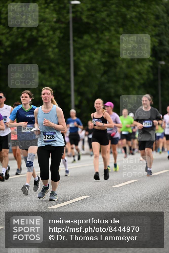 29.06.2025 - hella hamburg halbmarathon Dr. Thomas Lammeyer http://msf.ph/oto/8444970 29.06.2025 10:58:00 Kennedybrücke 1753, 1789, 1900, 1984, 2146, 2528, 2701, 3226, 4591, 4626, 5562, 5857, 6041, 6044, 6273, 6913, 7068, 7611, 7876, 7890, 8212, 8414, 8515, 8906, 9103, 9531, 9545, 9685, 10175 meine-sportfotos.de