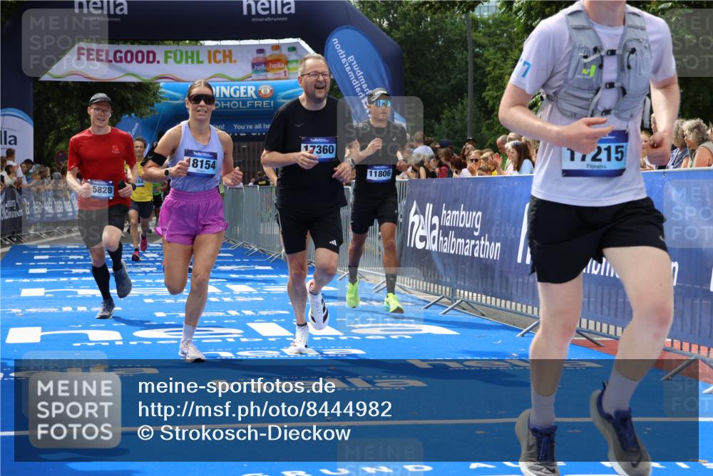 29.06.2025 - hella hamburg halbmarathon Strokosch-Dieckow http://msf.ph/oto/8444982 29.06.2025 10:39:35 Ziel 1343, 1358, 4398, 4888, 7152, 7154, 9116, 9265, 11284, 11806, 14077, 15094, 15336, 15435, 15828, 15965, 16580, 16761, 17215, 17360, 17425, 18154, 18285, 18803 meine-sportfotos.de