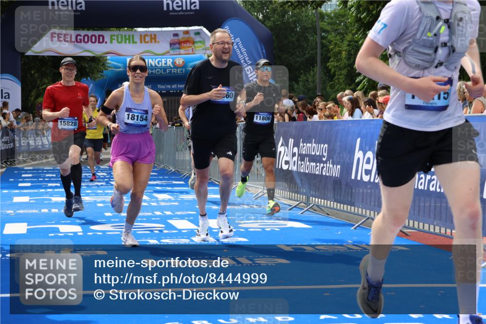 29.06.2025 - hella hamburg halbmarathon Strokosch-Dieckow http://msf.ph/oto/8444999 29.06.2025 10:39:35 Ziel 1343, 1358, 4398, 4888, 7152, 7154, 9116, 9265, 11284, 11806, 14077, 15094, 15336, 15435, 15828, 15965, 16580, 16761, 17215, 17360, 17425, 18154, 18285, 18803 meine-sportfotos.de