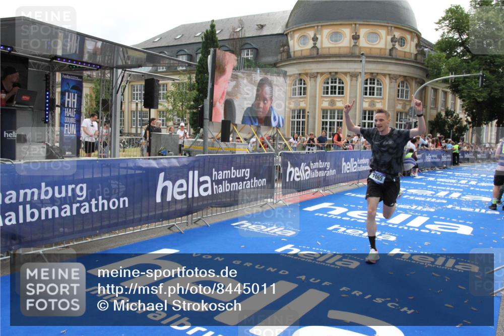 29.06.2025 - hella hamburg halbmarathon Michael Strokosch http://msf.ph/oto/8445011 29.06.2025 10:26:51 Ziel 1065, 5344 meine-sportfotos.de