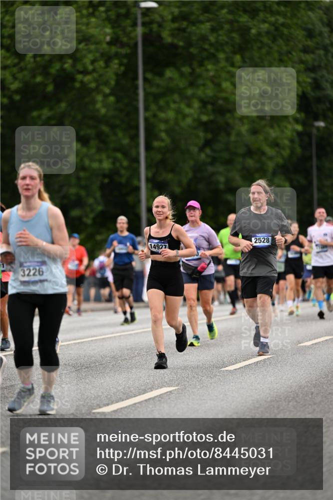 29.06.2025 - hella hamburg halbmarathon Dr. Thomas Lammeyer http://msf.ph/oto/8445031 29.06.2025 10:58:01 Kennedybrücke 1753, 1789, 1900, 1984, 2146, 2528, 2701, 3226, 4591, 4626, 5562, 5817, 5857, 6041, 6044, 6273, 6913, 7068, 7611, 7876, 8212, 8414, 8515, 8906, 9103, 9531, 9545, 9685, 10175 meine-sportfotos.de