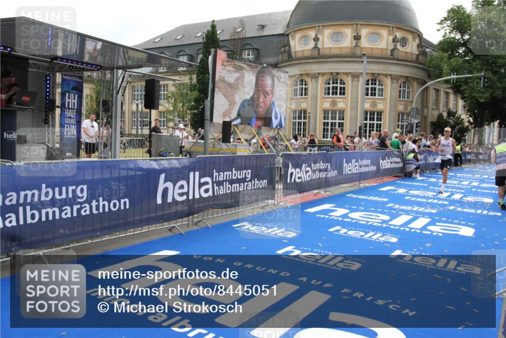 29.06.2025 - hella hamburg halbmarathon Michael Strokosch http://msf.ph/oto/8445051 29.06.2025 10:26:54 Ziel 5344, 15023 meine-sportfotos.de