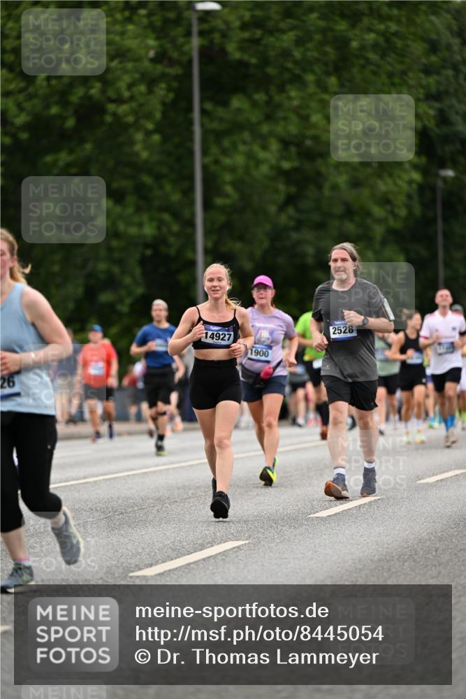 29.06.2025 - hella hamburg halbmarathon Dr. Thomas Lammeyer http://msf.ph/oto/8445054 29.06.2025 10:58:01 Kennedybrücke 1753, 1789, 1900, 1984, 2146, 2528, 2701, 3226, 4591, 4626, 5562, 5817, 5857, 6041, 6044, 6273, 6913, 7068, 7611, 7876, 8212, 8414, 8515, 8906, 9103, 9531, 9545, 9685, 10175 meine-sportfotos.de