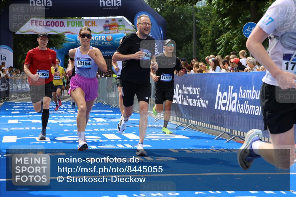 29.06.2025 - hella hamburg halbmarathon Strokosch-Dieckow http://msf.ph/oto/8445055 29.06.2025 10:39:35 Ziel 1343, 1358, 4398, 4888, 7152, 7154, 9116, 9265, 11284, 11806, 14077, 15094, 15336, 15435, 15828, 15965, 16580, 16761, 17215, 17360, 17425, 18154, 18285, 18803 meine-sportfotos.de