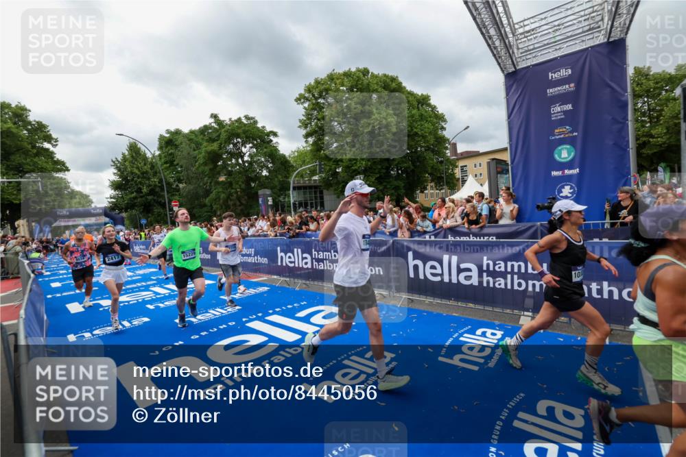 29.06.2025 - hella hamburg halbmarathon Zöllner http://msf.ph/oto/8445056 29.06.2025 10:57:23 Ziel 2417, 2676, 5926, 6272, 8585, 9450, 9577, 9934, 10383, 11590, 12014, 12590, 13664, 15229, 16625, 16830, 17160, 17779, 17848 meine-sportfotos.de