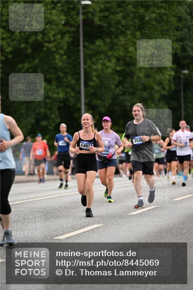 29.06.2025 - hella hamburg halbmarathon Dr. Thomas Lammeyer http://msf.ph/oto/8445069 29.06.2025 10:58:01 Kennedybrücke 1753, 1789, 1900, 1984, 2146, 2528, 2701, 3226, 4591, 4626, 5562, 5817, 5857, 6041, 6044, 6273, 6913, 7068, 7611, 7876, 8212, 8414, 8515, 8906, 9103, 9531, 9545, 9685, 10175 meine-sportfotos.de