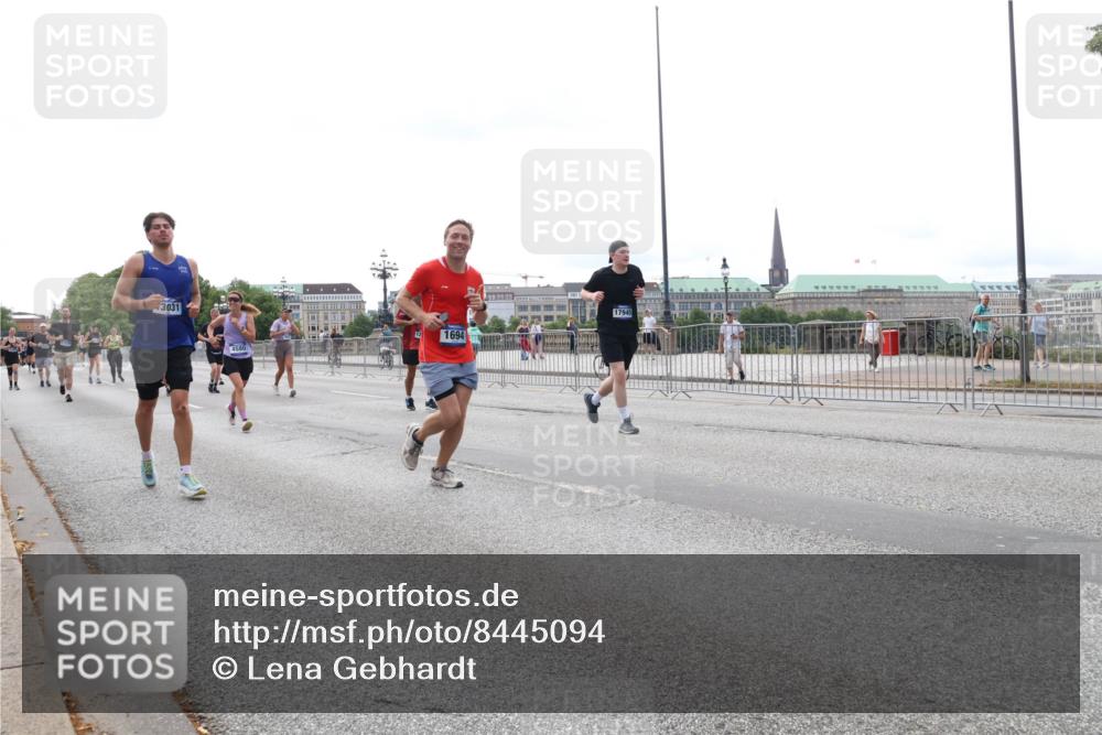 29.06.2025 - hella hamburg halbmarathon Lena Gebhardt http://msf.ph/oto/8445094 29.06.2025 10:29:54 Lombardsbrücke 3031, 1694, 17945, 1063, 1097, 1547, 1661, 1694, 2302, 2699, 3311, 3524, 3573, 3613, 4349, 4395, 4580, 5063, 5322, 5350, 6285, 6598, 6626, 7517, 7832, 8388, 8792, 8941, 9095, 9937, 10162, 10322, 10996, 11249, 11269, 11376, 11444, 11634, 12086, 12216, 12227, 12305, 12537, 12710, 13031, 13382, 13810, 14304, 15266, 16182, 16306, 16601, 16604, 16659, 16662, 16735, 16769, 17496, 17529, 17945, 18298, 18299, 18385, 18503 meine-sportfotos.de