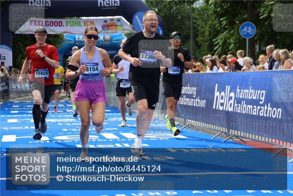 29.06.2025 - hella hamburg halbmarathon Strokosch-Dieckow http://msf.ph/oto/8445124 29.06.2025 10:39:36 Ziel 1358, 4398, 4888, 7152, 7154, 9116, 9265, 11284, 11806, 13190, 14077, 15094, 15336, 15435, 15828, 15965, 16580, 16761, 17005, 17215, 17360, 17425, 17792, 18154, 18285, 18803 meine-sportfotos.de
