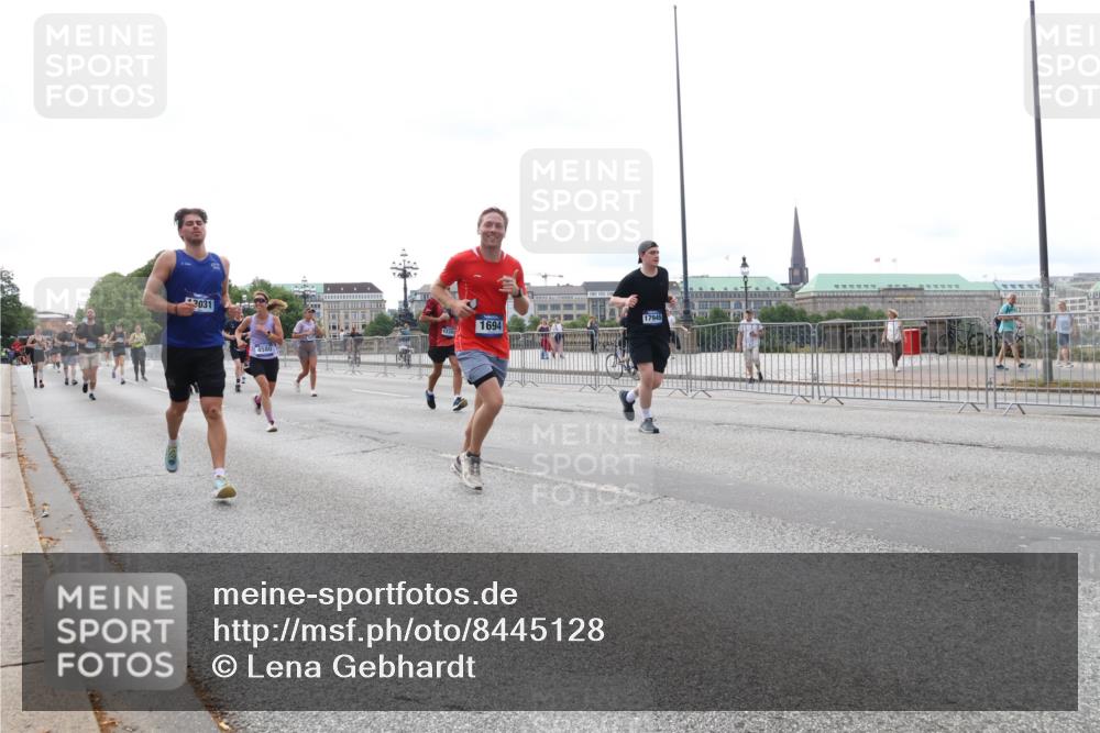 29.06.2025 - hella hamburg halbmarathon Lena Gebhardt http://msf.ph/oto/8445128 29.06.2025 10:29:55 Lombardsbrücke 3031, 4580, 12, 30, 1694, 17945, 1063, 1097, 1547, 1661, 1694, 2302, 2699, 3443, 3524, 3573, 3613, 4349, 4395, 4580, 5063, 5322, 5350, 6285, 6598, 6616, 6626, 7517, 7832, 8388, 8792, 8941, 9095, 9937, 10162, 10322, 10996, 11249, 11269, 11376, 11444, 11634, 12086, 12216, 12227, 12305, 12537, 12710, 13031, 13382, 13810, 14304, 15266, 16182, 16306, 16601, 16604, 16659, 16662, 16735, 16769, 17496, 17529, 17945, 18385, 18503 meine-sportfotos.de