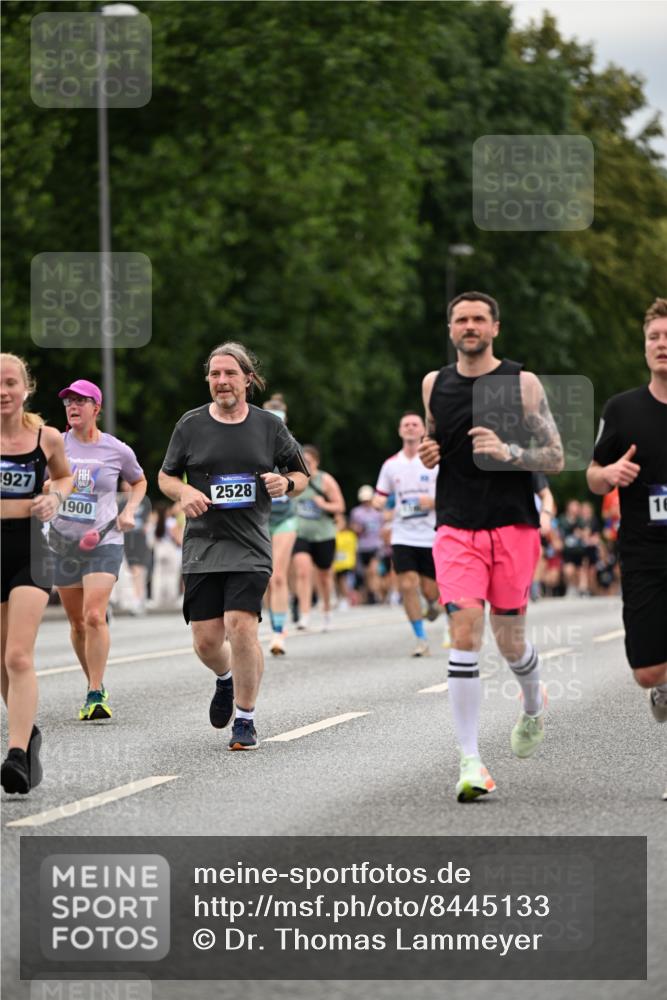 29.06.2025 - hella hamburg halbmarathon Dr. Thomas Lammeyer http://msf.ph/oto/8445133 29.06.2025 10:58:02 Kennedybrücke 1753, 1789, 1900, 1984, 2146, 2528, 2701, 3226, 4591, 4626, 5562, 5817, 5857, 6041, 6273, 6913, 7068, 7611, 7876, 8189, 8212, 8515, 8906, 9103, 9531, 9545, 9685, 10175 meine-sportfotos.de